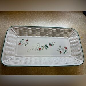 Pfaltzgraff USA Stoneware Winterberry Basketweave Holiday Bread Tray 12”